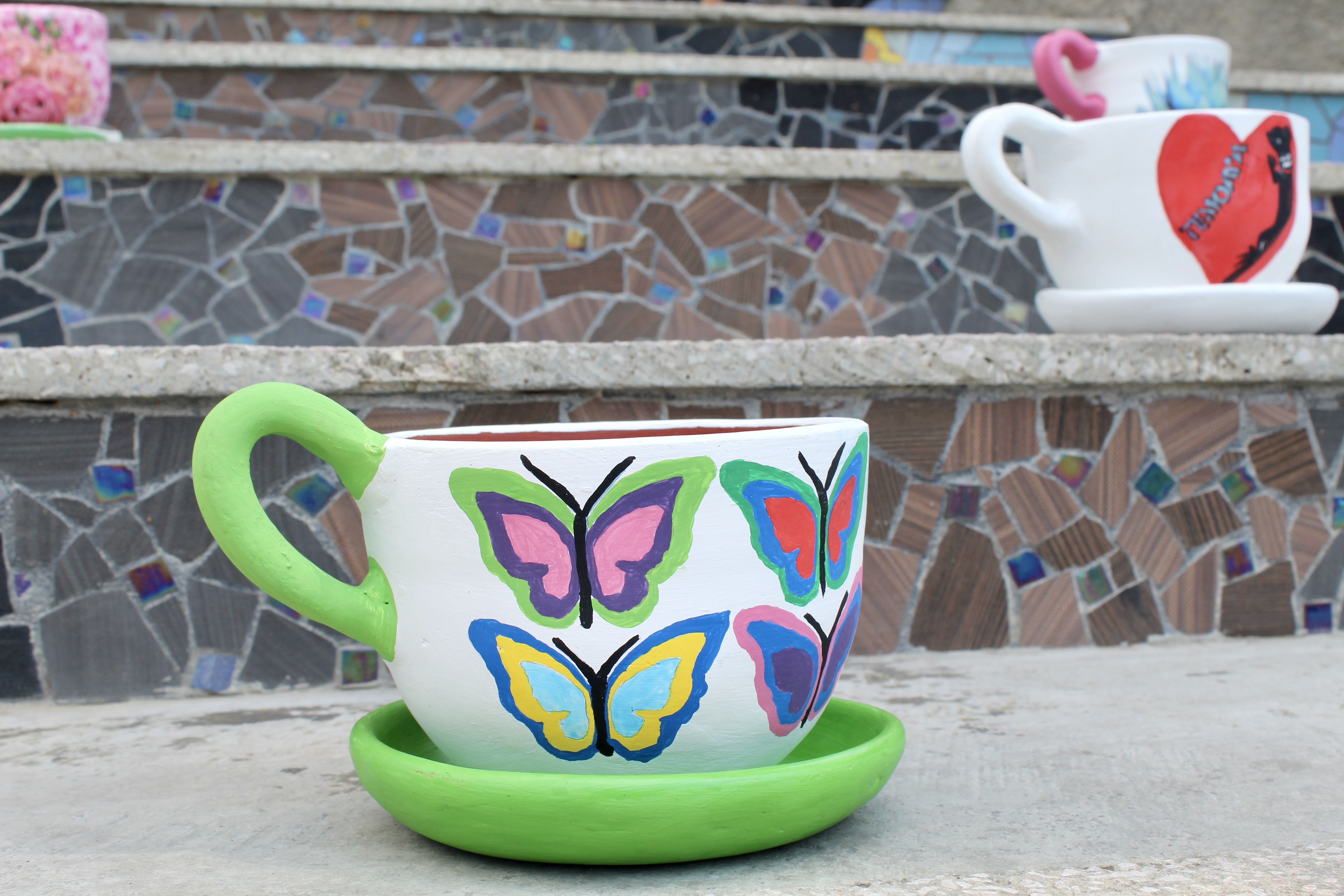 Maceta Artesanal “Mariposas de Colores”